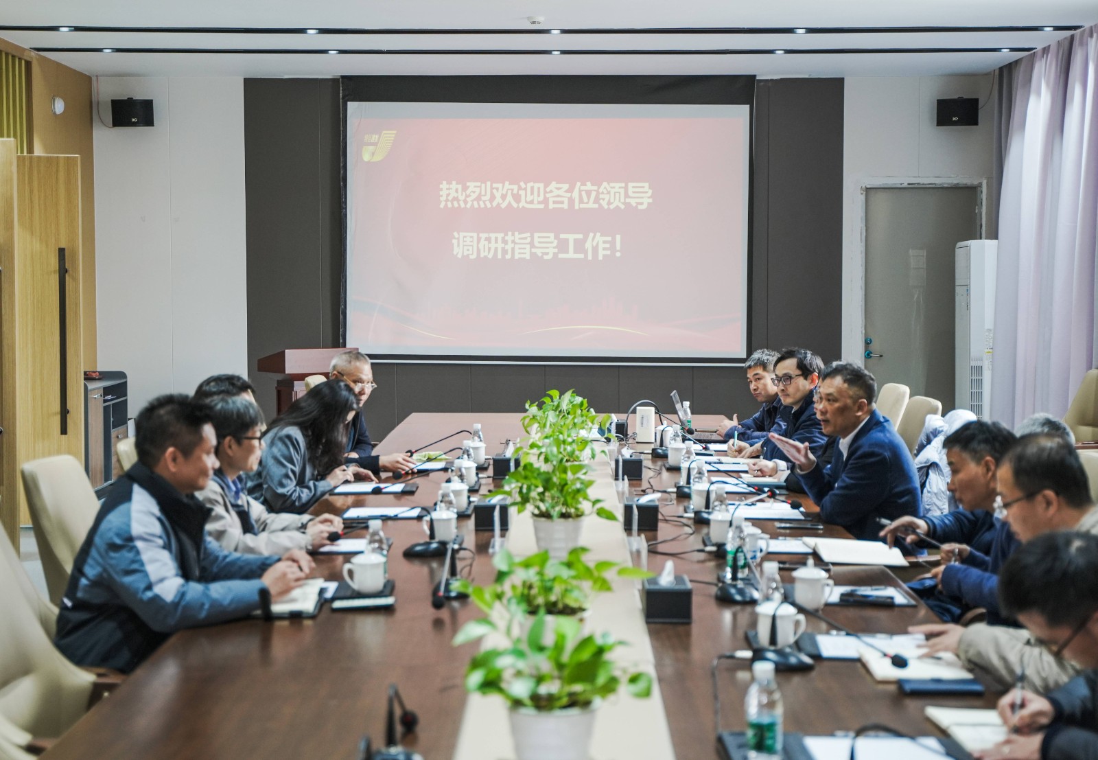座談會(huì)現(xiàn)場(chǎng)圖.jpg